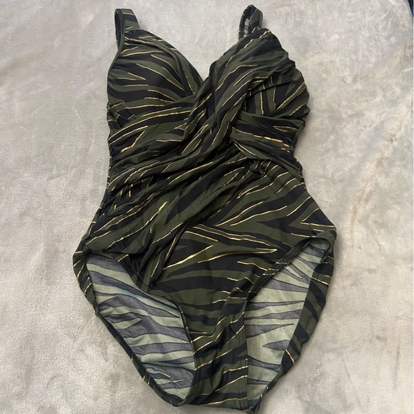 New! Miraclesuit Seabra Revele One Piece Swimsuit green 24456 - Picture 6 of 10